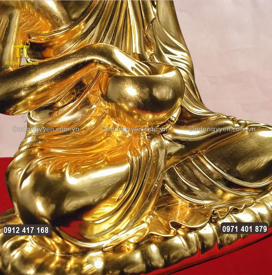 Từng họa tiết hoa văn được chạm khắc sắc n&eacute;t